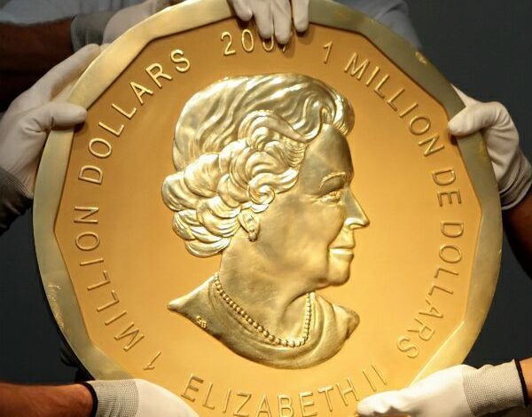 Arestaţi pentru furtul unei monede din aur de 100 de kilograme 1 moneda100kg.jpg