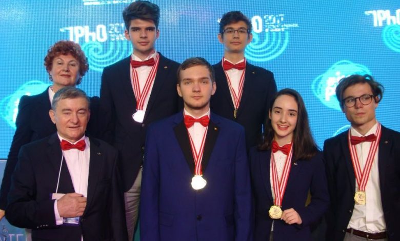 Locul I în Europa pentru echipa României la Olimpiada Internaţională de Fizică 1 olimpicifizica.jpg