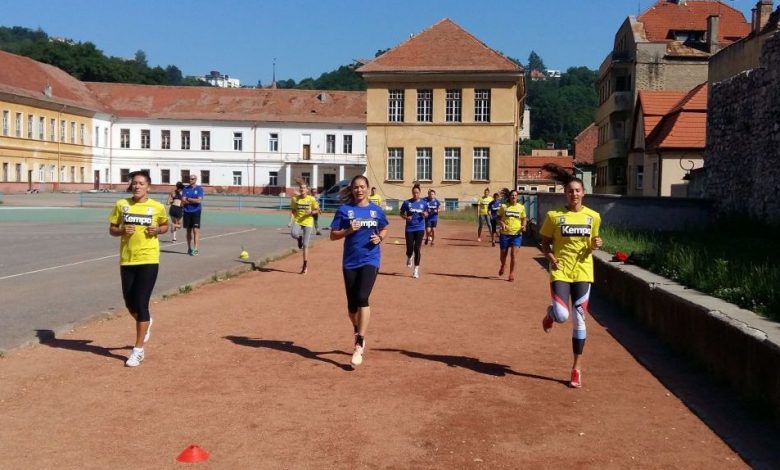 BRAȘOV. Vară încărcată pentru handbalistele de la Corona. „Trebuie să ajungem la nivelul maxim când va începe campionatul” 1 reunirecorona.jpg