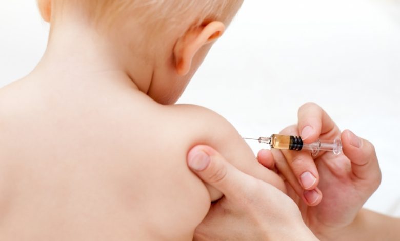 Părinții nu mai trebuie să-și dea acordul pentru vaccinare, ci trebuie să semneze că o refuză 1 vaccinare-copii_2.jpg