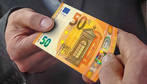 BRAȘOV. Cercetat pentru o bancnotă falsă de 50 de euro folosită la Viena 1 50euro.jpg