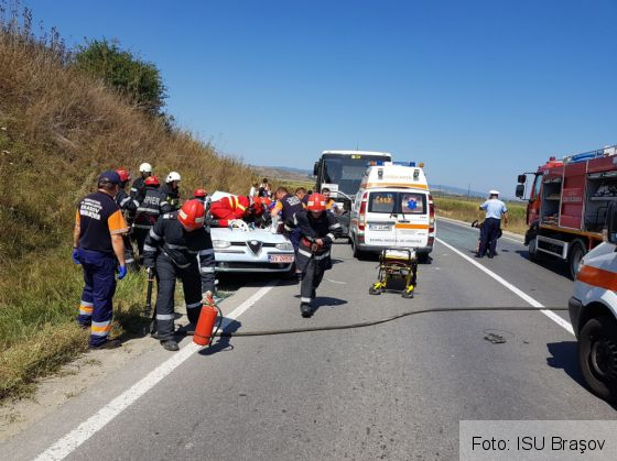 Update. BRAŞOV. A intrat cu maşina în autocarul de pe sensul opus, care transporta 23 de pasageri 1 IMG-20170831-WA0005_240535.jpg