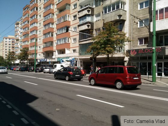 BRAŞOV. Apare o trecere semaforizată cu buton şi dispar două simple, pe B-dul Griviţei. FOTO 1 IMG_20170810_131935_239792.jpg
