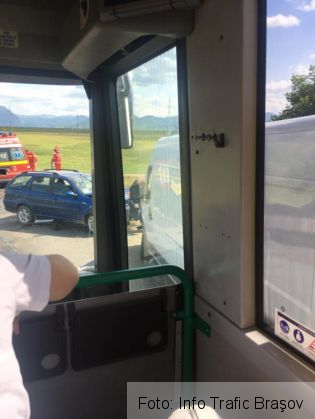 BRAŞOV. Impact la doi paşi de calea ferată (FOTO) 1 accident zarnesti 2_240488.jpg