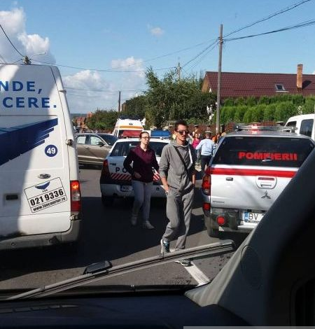 BRAȘOV. Blocaj în Bran, din cauza unui accident (FOTO) 1 accidentbran.jpg