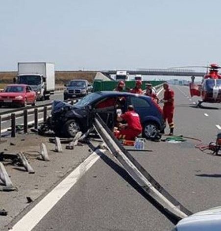 A sărit să salveze de la moarte o familie de brașoveni. „Nu mi-am făcut datoria ca poliţist, ci ca om” 1 accidentmortimare.jpg