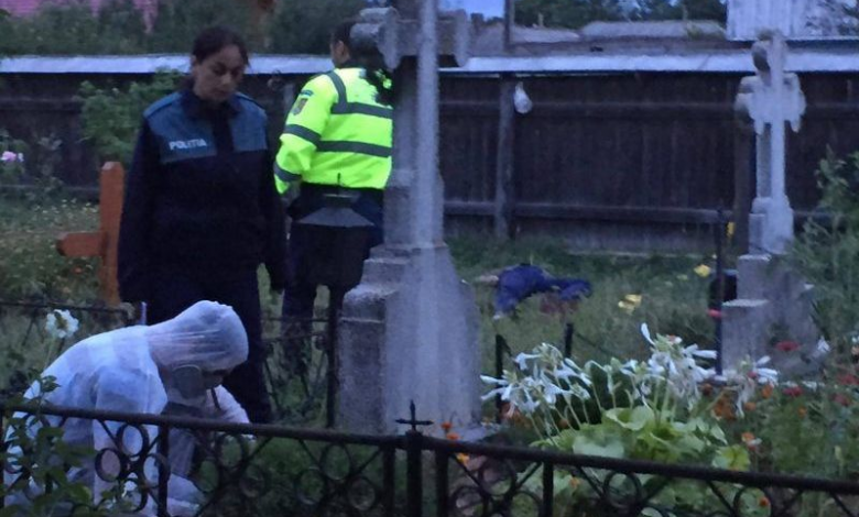 POSIBILĂ CRIMĂ. Cadavrul unui bărbat a fost aruncat peste gardul... cimitirului 1 cadavrucimitir.jpg