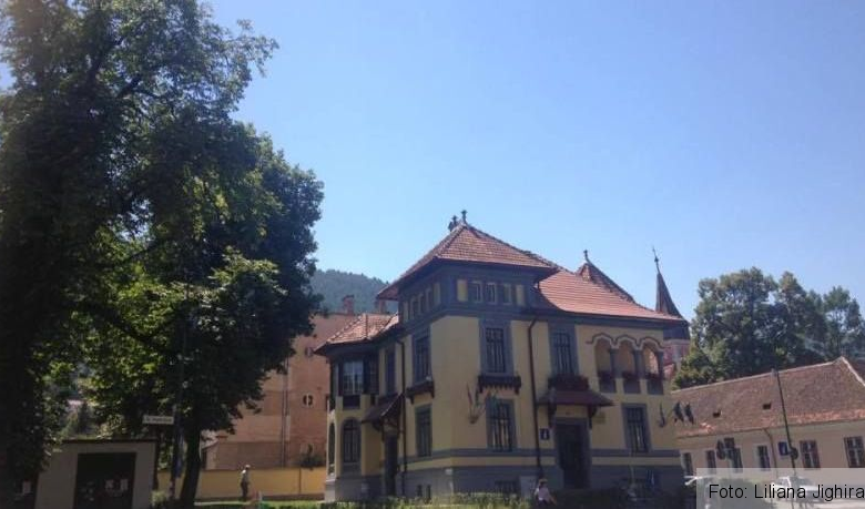 BRAȘOV. Atelier de cusut tradițional în Casa Junilor 1 casajunilor.jpg