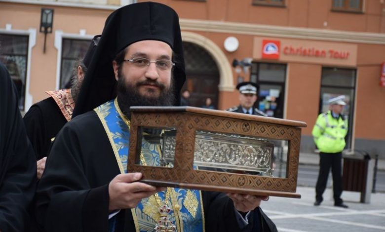 Punerea în raclă a Brâului Maicii Domnului, sărbătoare pentru ortodocşi 1 dsc-1290.jpg