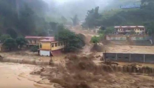 BRAŞOV. Dezastrele naturale, pe agenda de consfătuiri cu populaţia a SVSU Braşov 1 inundatii_11.jpg