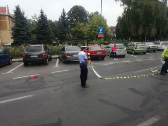 BRAŞOV. Circula prea aproape şi a lovit maşina din faţă 1 IMG-20170912-WA0003_241059.jpg
