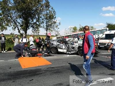 Autobuz implicat într-un accident grav! Patru persoane au rămas încarcerate (FOTO) 1 accidentconstanta_11.jpg
