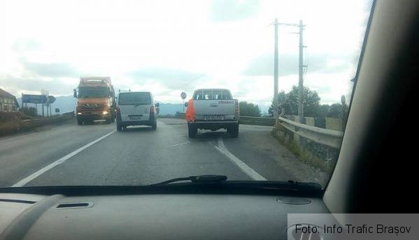 BRAȘOV. ULTIMA ORĂ. Accident pe DN 13, între un TIR și un autoturism de teren (Update - FOTO) 1 accidentdn131_2.jpg