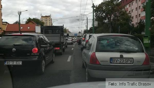 BRAȘOV. Coliziune între trei autoturisme, pe strada Independenței 1 accidentindependentei.jpg