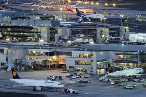 Aeroport evacuat din cauza unei amenințări cu bombă 1 frankfurt.jpg