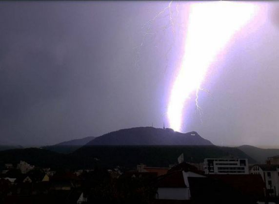 Sântilie e stăpânul focului, al trăsnetelor și al arșiței. Ce nu e bine să faceți astăzi 1 furtuna_241447.jpg