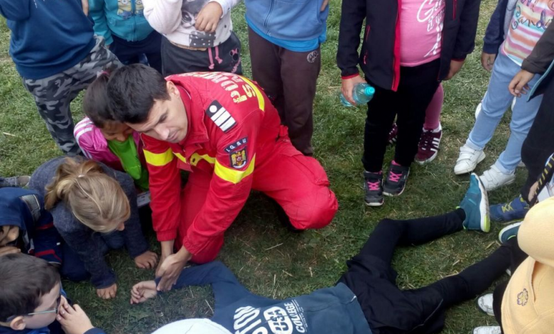 BRAŞOV. Pompierii, „profesori” într-o tabără şcolară din Râşnov 1 img-20170906-wa0014.jpg