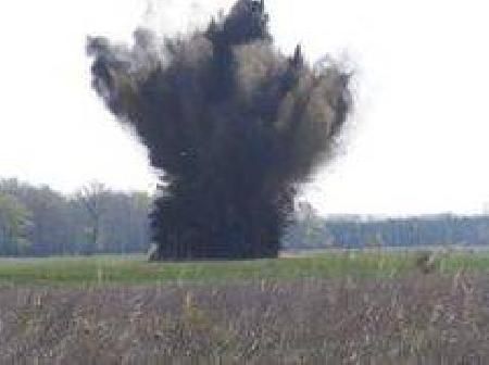 BRAŞOV. Un obuz, patru grenade şi alte elemente de muniţie au fost distruse astăzi, în mediu controlat 1 munitie-distrusa-de-pompieri1.jpg