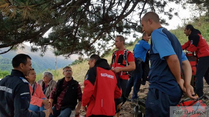 Update. BRAȘOV. Un grup de turiști surdo-muți a avut nevoie de ajutorul salvatorilor montani, pentru a coborî de pe Tâmpa 1 pietrele lui gabony_241135.jpg