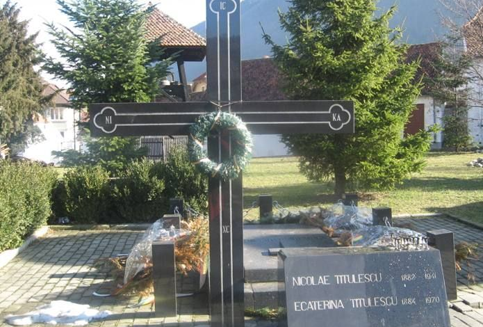 BRAȘOV. Tineri diplomați străini îi aduc un omagiu lui Titulescu 1 titulescumormant.jpg