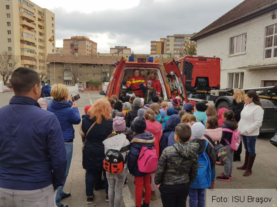 BRAŞOV. „Şcoala altfel” a ajuns şi la pompieri (FOTO) 1 IMG-20171023-WA0002_242797.jpg