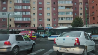 BRAȘOV. ULTIMA ORĂ. Accident rutier cu victimă, pe strada Carpaților (FOTO) 1 accident strada carpatilor 2_242094.jpg