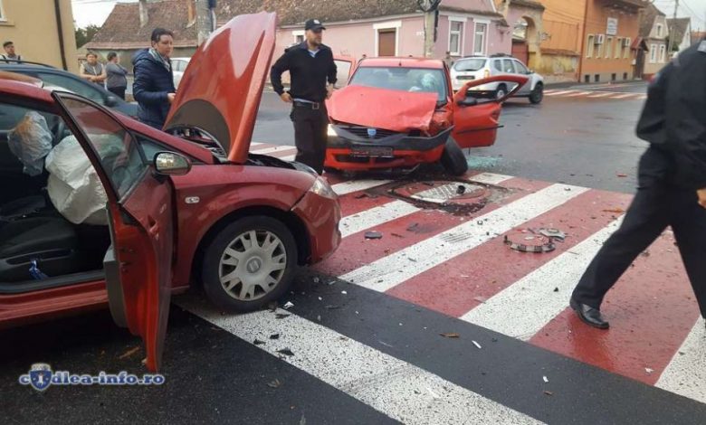 BRAŞOV. Trei autoturisme au intrat în coliziune, într-o intersecţie din Codlea 1 accidentcodlea_4.jpg