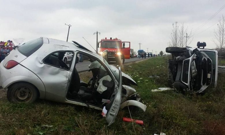 Pasageră moartă în urma coliziunii dintre un autoturism și o autoutilitară (FOTO) 1 accidentsatumare3.jpg