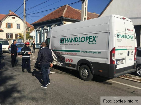 BRAŞOV. Taxi implicat într-un accident cu două victime, la Codlea (FOTO) 1 accodent codlea 3_242549.jpg