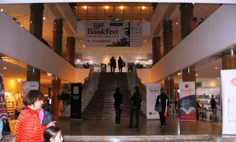 BRAȘOV. Duel livresc între Florin Iaru și Cristian Teodorescu 1 bookfest1.jpg