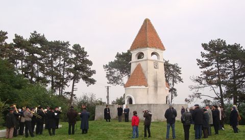 BRAȘOV. 405 ani de la Bătălia de la Feldioara 1 comemoraremonumentulelevilorfeldioara.jpg
