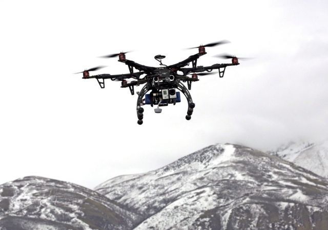 Un avion comercial a fost lovit de o dronă 1 drona_5.jpg