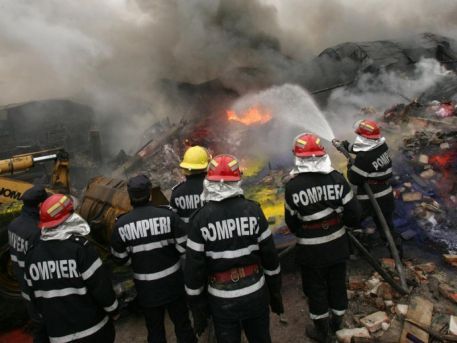 Incendiu la barăcile romilor 1 incendiu_23.jpg