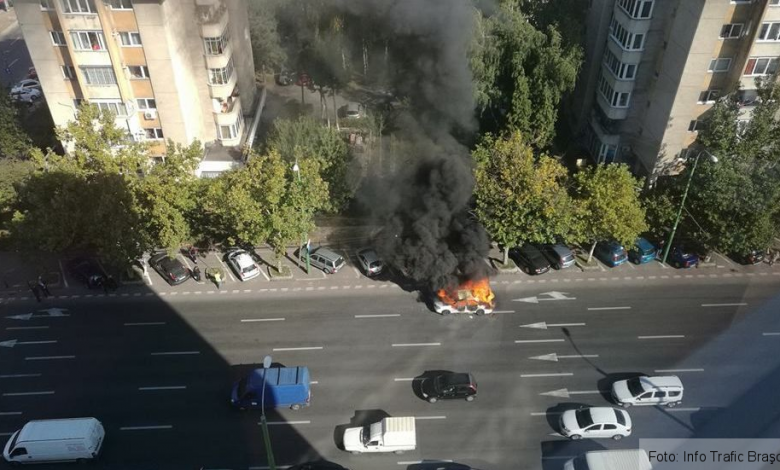 Update. BRAŞOV. Şoferul taxiului care a luat foc pe Bulevardul Mihail Kogălniceanu a suferit arsuri pe faţă 1 incendiuautoturism.jpg