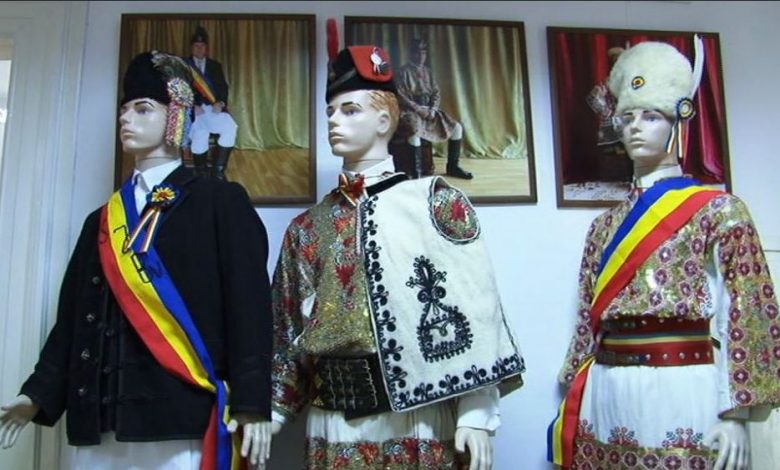 BRAȘOV. Portul Junilor Roșiori și Albiori, „împăturit” într-o carte 1 juni_6.jpg