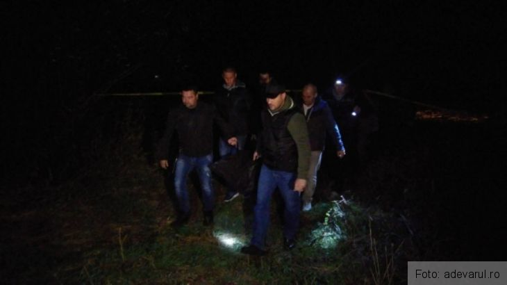 Bărbați găsiți morți pe câmp, cu plăgi împușcate 1 morti camp_243012.jpg