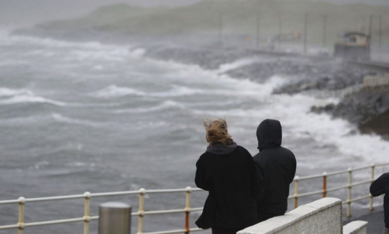 Uraganul Ophelia a lovit Irlanda. 3 morți 1 ophelia.jpg
