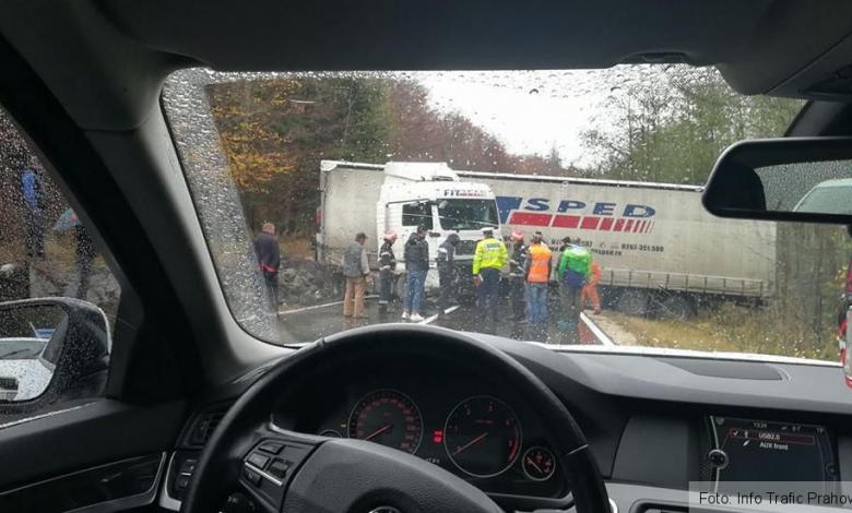 Probleme în trafic, pe DN 1A Ploieşti - Braşov, din cauza unui accident de TIR 1 tircheia.jpg