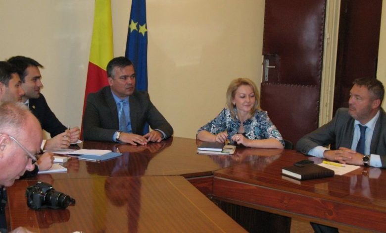 BRAȘOV. Discuții pe tema gropilor neconforme de gunoi, între senatorul Allen Coliban și autoritățile locale 1 011.jpg