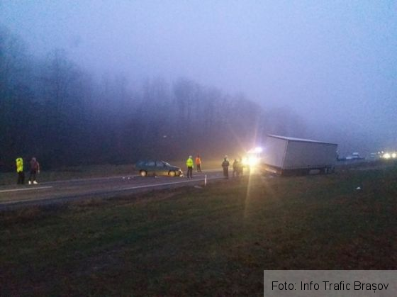 Update. BRAŞOV. Din cauza oboselii, a intrat cu maşina într-un TIR. Şoferul era însoţit de întreaga familie 1 accident persani 2_244306.jpg