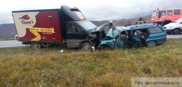 Trei oameni au murit şi doi au fost răniţi într-un accident produs astăzi pe DN 6 1 accidentcaras-severin_2.jpg