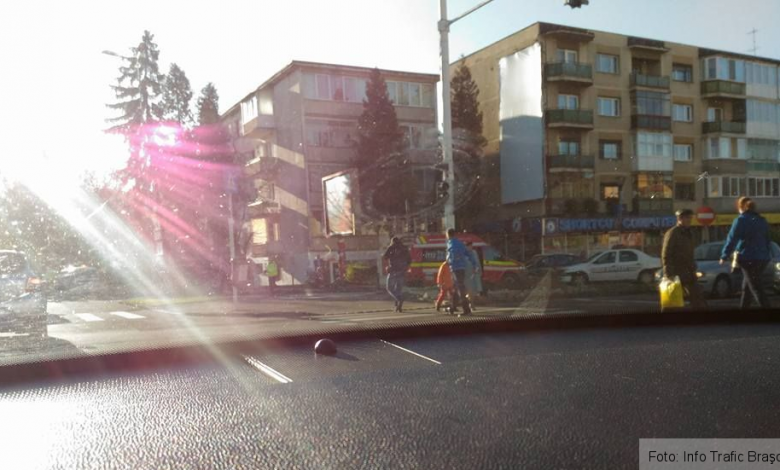 BRAŞOV. Fetiţă accidentată pe „zebră”, după ce a fugit de lângă bunica ei 1 accidentzorilor.jpg