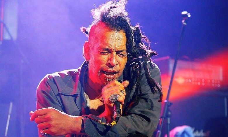A murit fostul solist al trupei Faith No More 1 chuck-mosley.jpg