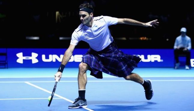 NEAȘTEPTAT. Federer a jucat în... kilt!!! 1 federerkilt.jpg