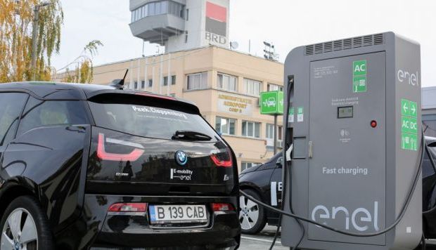 Prima staţie de încărcare rapidă pentru maşini electrice dintr-un aeroport a fost inaugurată la Timişoara 1 masinaelectricca.jpg