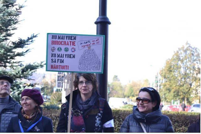 Medicii de familie ies în stradă și își cheamă și pacienții 1 mediciprotest.jpg