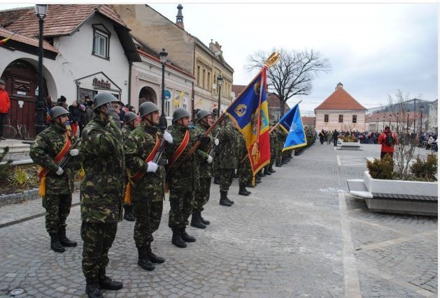 BRAȘOV. Paradă militară și la Râșnov 1 militarirasno1.jpg