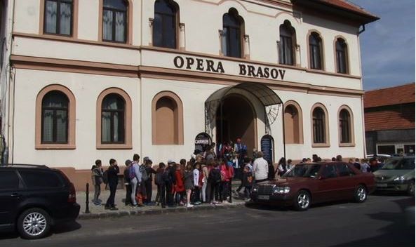 BRAȘOV. Lecție de balet pentru copii la Operă 1 operacopii_2.jpg