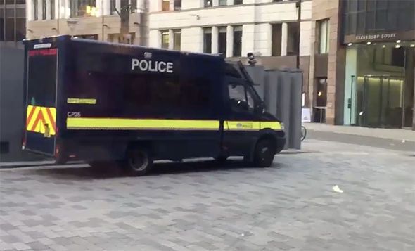 Alertă de securitate în centrul Londrei 1 police_9.jpg