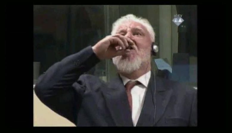 ȘOC. A băut otravă în momentul în care i se citea verdictul!!! 1 praljak.jpg